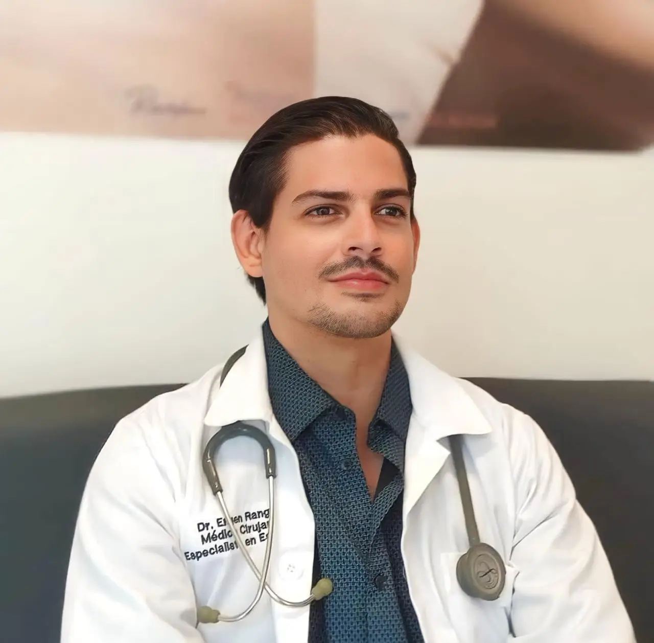 Dr. Ergen Rangel at his aesthetic medicine practice in Playa del Carmen
